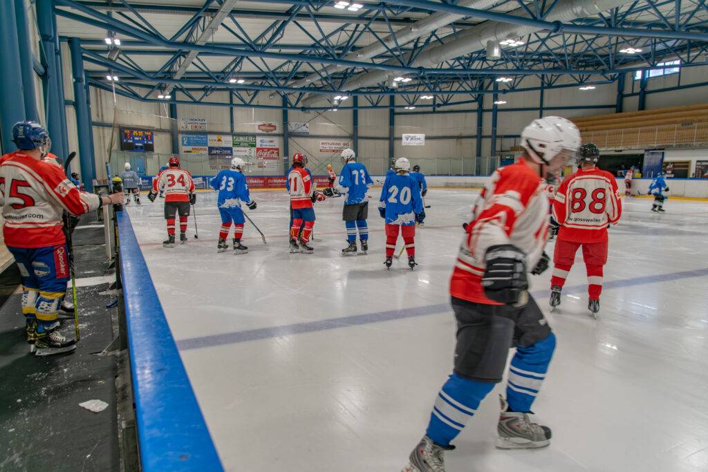 Eishockey-Plausch in Bäretswil